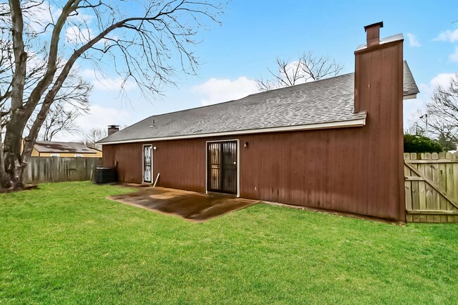 Building Photo - 3869 Caravel Dr