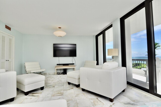 Building Photo - 2660 S Ocean Blvd