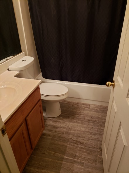 Building Photo - 1126 W Sandy Banks