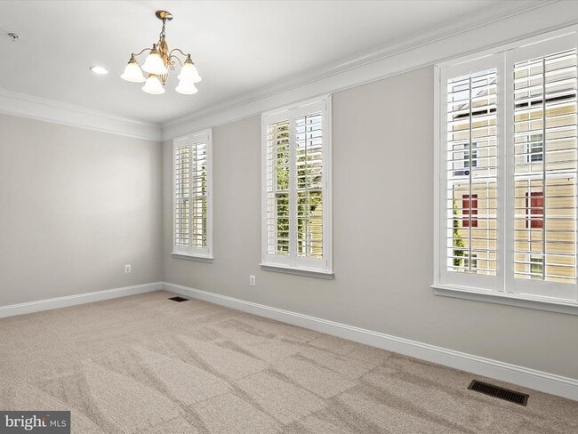 Building Photo - 5803 Lois Ln