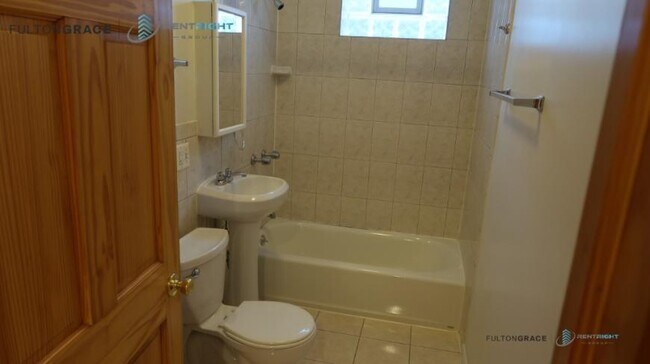 Building Photo - 1 bedroom in CHICAGO IL 60622