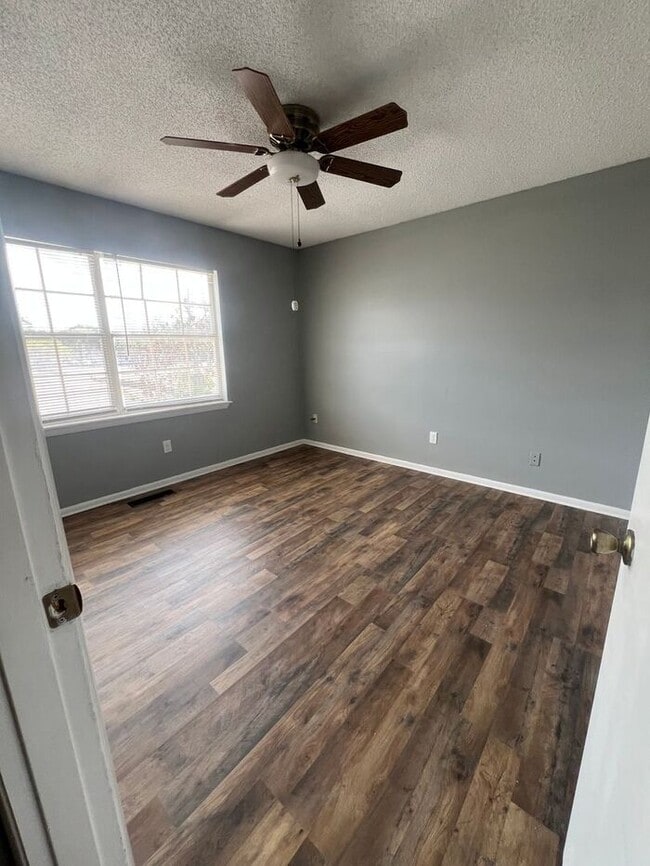 Building Photo - Updated Sanford Condo with Private Patio & Community Pool Near Downtown!