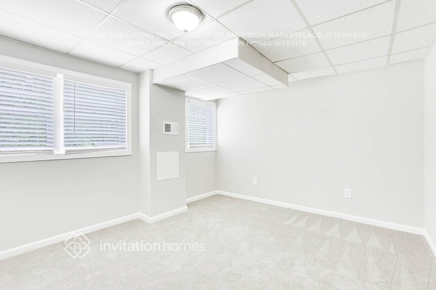 Building Photo - 2550 Greenwood Cir