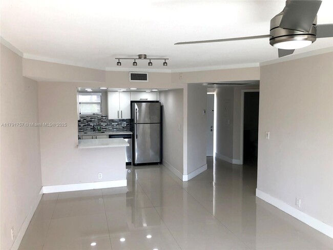 Building Photo - 8290 Lake Dr