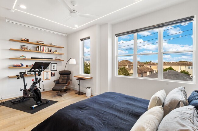 Building Photo - 1504 Ennis St