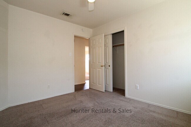 Building Photo - Amazing Fox Creek Home!