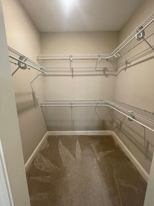 Building Photo - Beautiful 4-Bed, 3-Bath Bungalow in Highly Desirable Farragut!