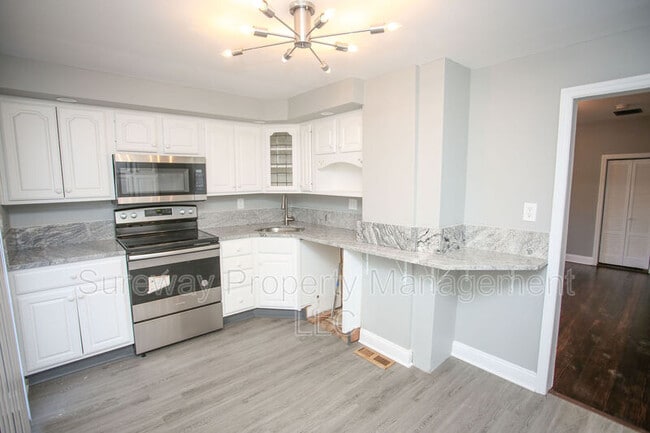 Building Photo - 220 S Church St