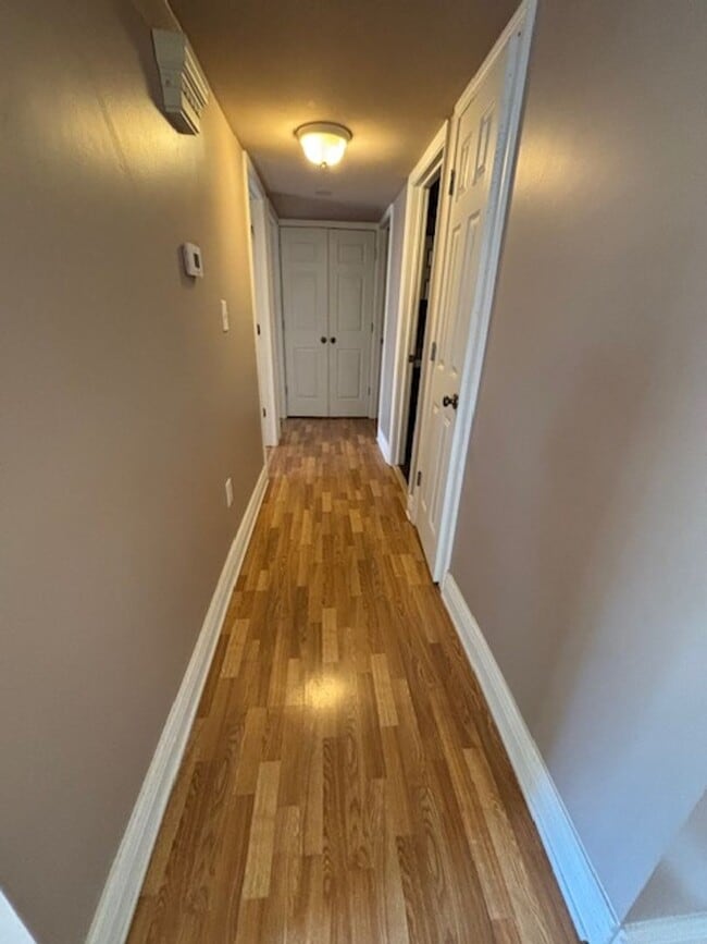 Building Photo - STUNNING 3 BEDROOM HOME IN NOVI !!