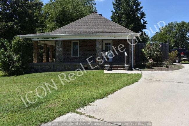 Building Photo - 1/1 home with detached garage