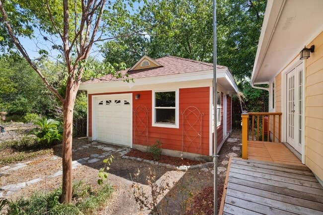 Building Photo - 1212 Bentwood Rd