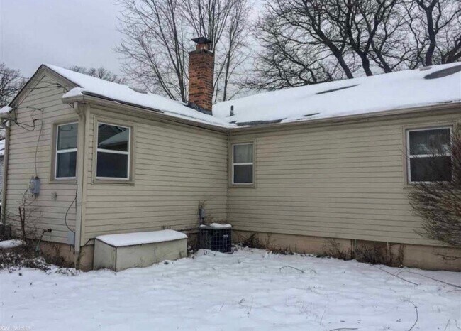 Building Photo - 2326 Barrett Ave