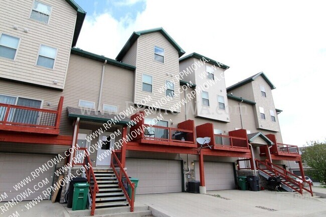 Primary Photo - 216 NE Chalet Ln