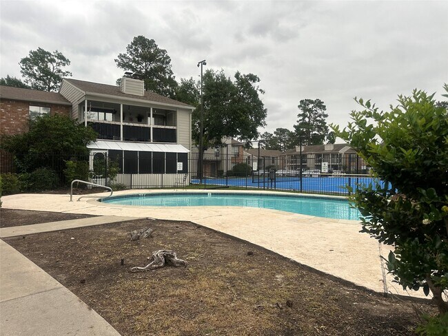 Building Photo - 17401 Red Oak Dr