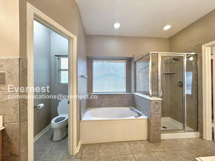 Building Photo - 2422 Cadara Woods