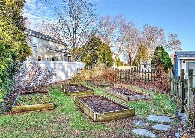 Building Photo - 18 Orchard Ave