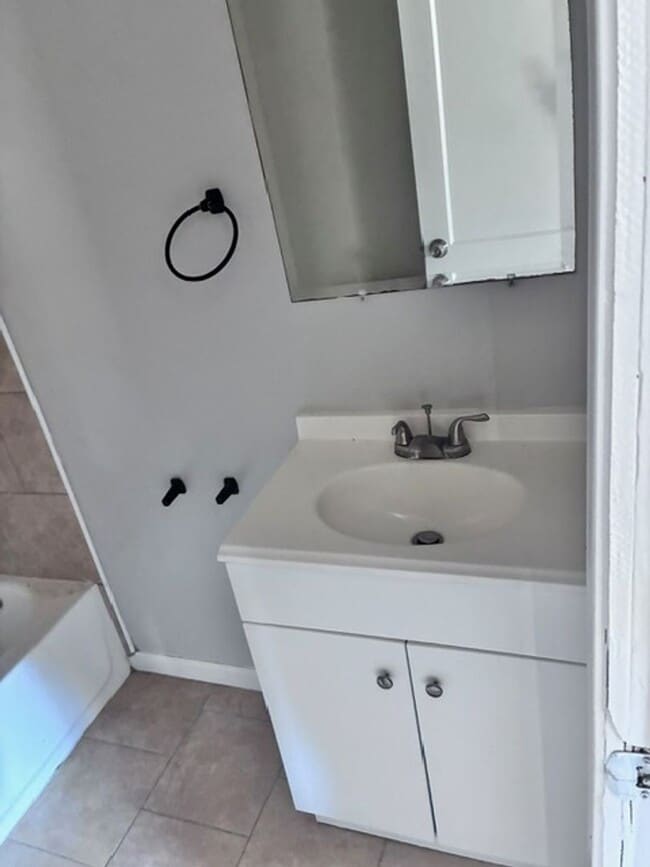 Building Photo - 70 Lakeside Dr