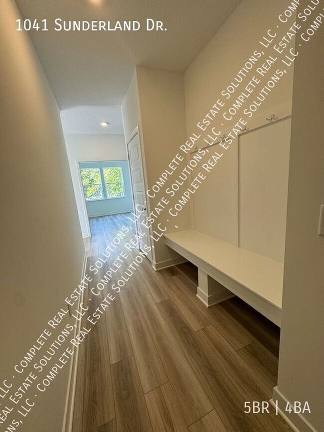 Building Photo - 1041 Sunderland Dr