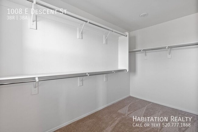 Building Photo - 1008 E Descent St