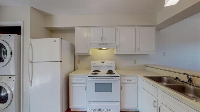 Building Photo - 307 Manuel Dr