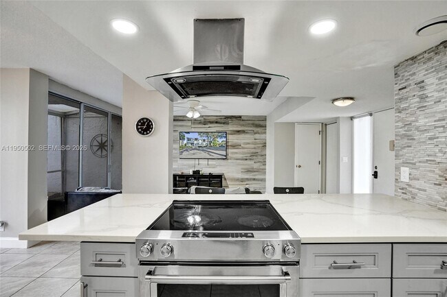 Building Photo - 9451 Live Oak Pl