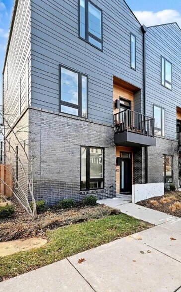 Building Photo - 5302 Elmwood Plz