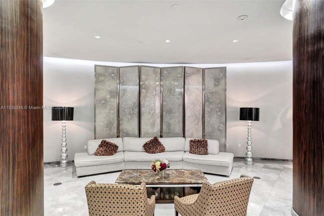 Lobby - 17201 Collins Ave