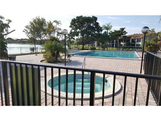 Building Photo - 212 Lake Pointe Dr