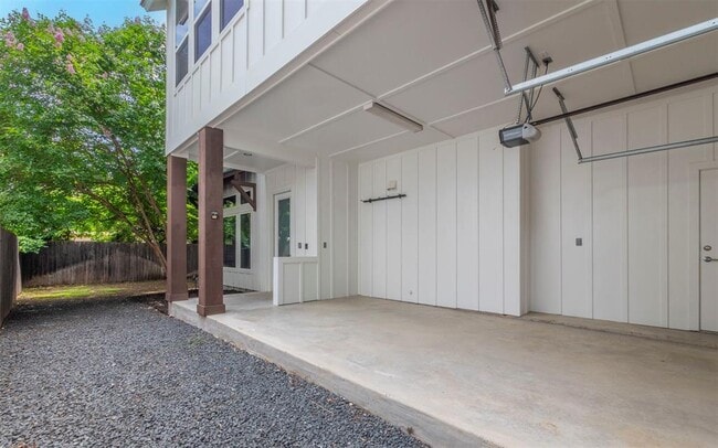 Building Photo - 1128 Gunter St