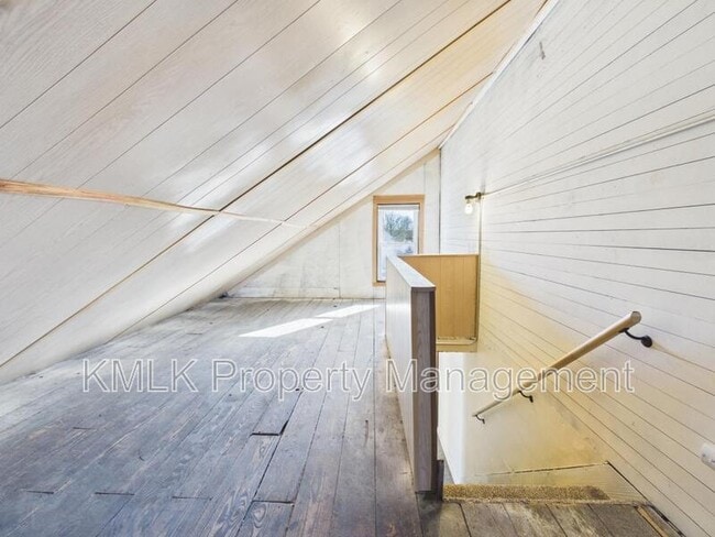 Building Photo - 444 7th St