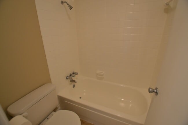 Building Photo - Gated Community!  2 bedroom, 2 bath Condo is excellent location off Jefferson Hwy