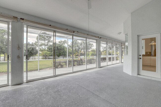 Building Photo - 8028 Plantation Lakes Dr