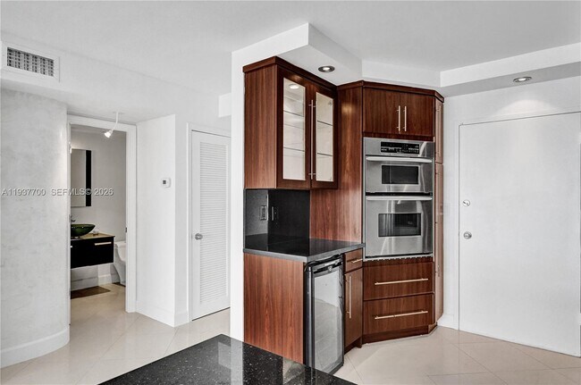 Building Photo - 1351 NE Miami Gardens Dr