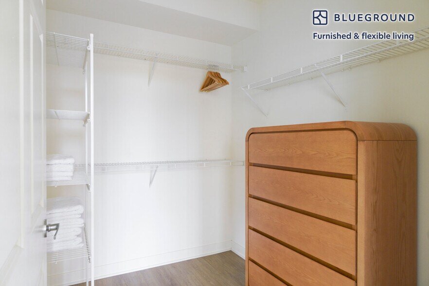 Building Photo - 11000 NE 10th St