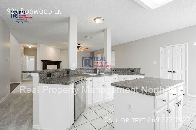 Building Photo - 920 Dogwood Ln