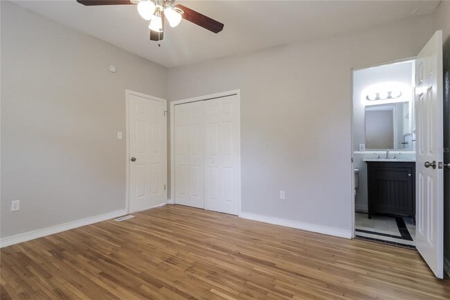 Building Photo - 3404 Paris Pl