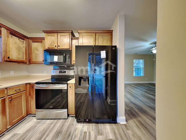 Building Photo - 2 Ristona Dr