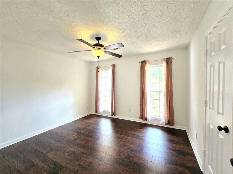 Building Photo - 245 Crofton Ridge