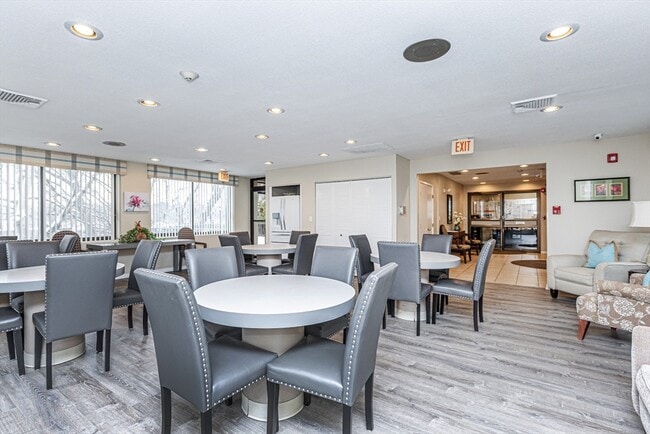 Building Photo - 1006 Paradise Rd