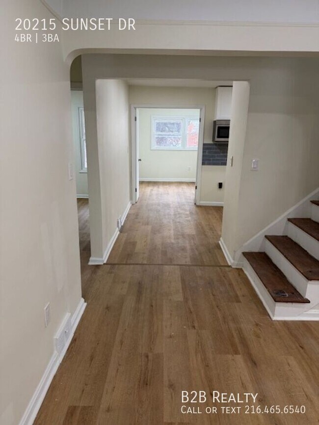 Building Photo - 20215 Sunset Dr