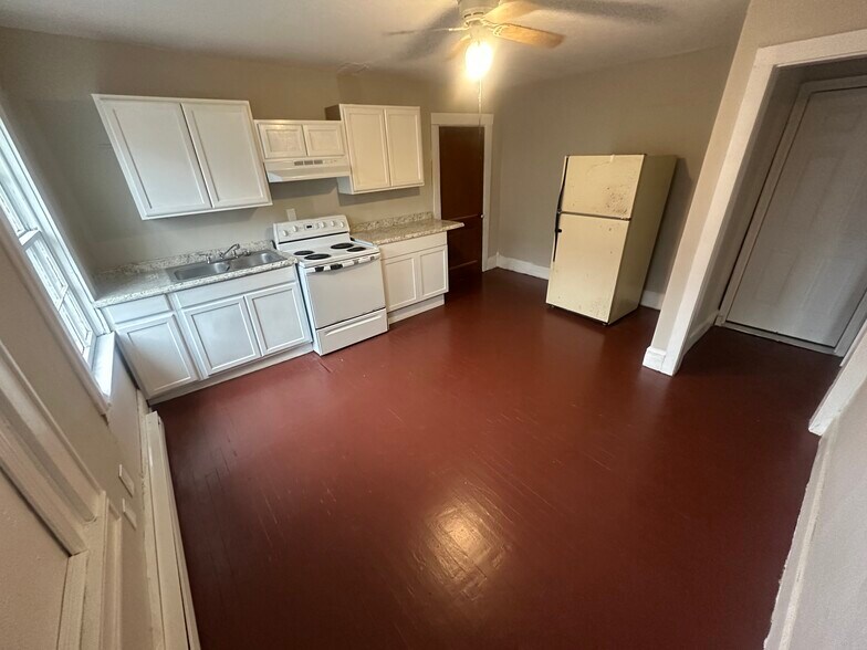 Building Photo - 342 Holmes St