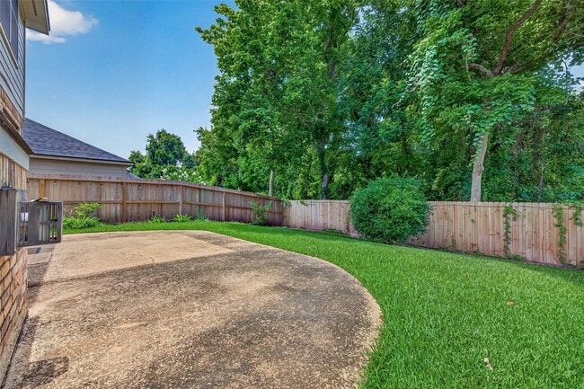 Building Photo - 2710 Five Oaks Dr