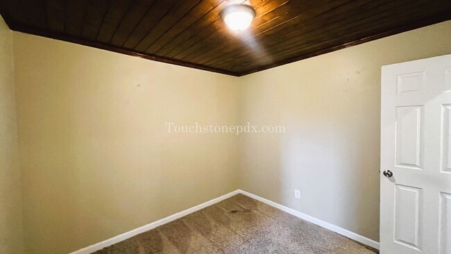 Building Photo - Cozy Urban Living: 2BD/1BA in Brentwood-Da...