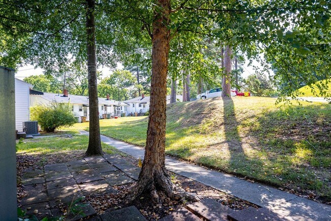 Building Photo - Charming 2BR Condo in Greensboro