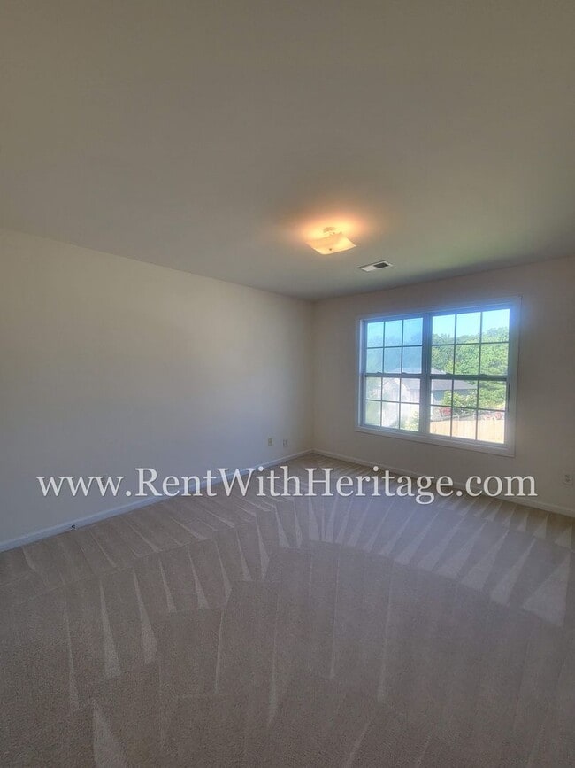 Building Photo - WOW!!!......COME SEE THIS GORGEOUS 4 BEDROOM / 3 BATH HOME IN THE POPULAR KINGSWOOD SUBDIVSION-A ...
