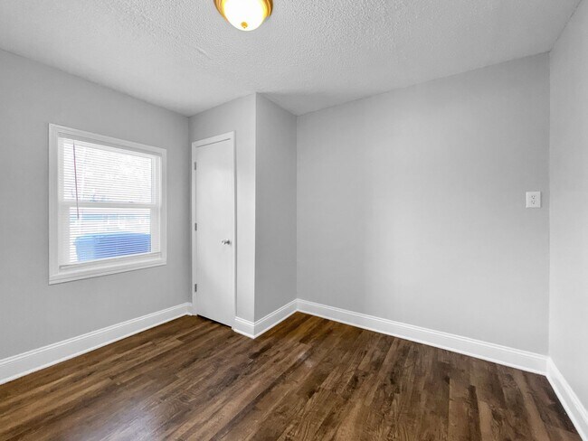 Building Photo - Spacious 4 Bed,1 Bath Home in Kansas City