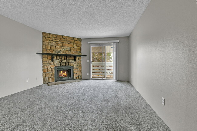 Building Photo - $1,445.95 - 2 Bed, 2 Bath Condo in Denver with In-Unit Laundry!