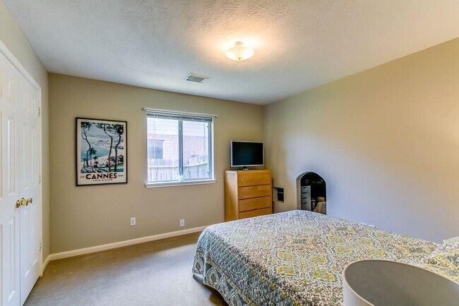 Building Photo - 14015 Blue Vista Dr