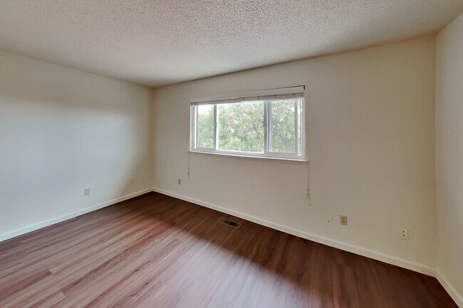 Building Photo - 1091 Discovery Way