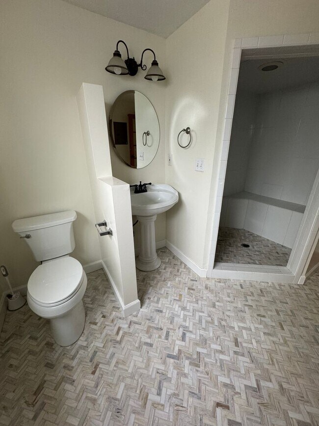 Building Photo - Beautiful Taylosville Home for rent!